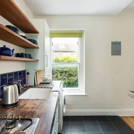 Spectacular Views, Spacious Central Flat