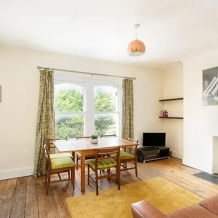 Spectacular Views, Spacious Central Flat