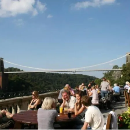Spectacular Views, Spacious Central Flat